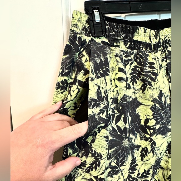 Lululemon Channel Cross Swim Short 5" Tropic Lemon Vibe Graphite Grey Men’s Sz M - Picture 4 of 15